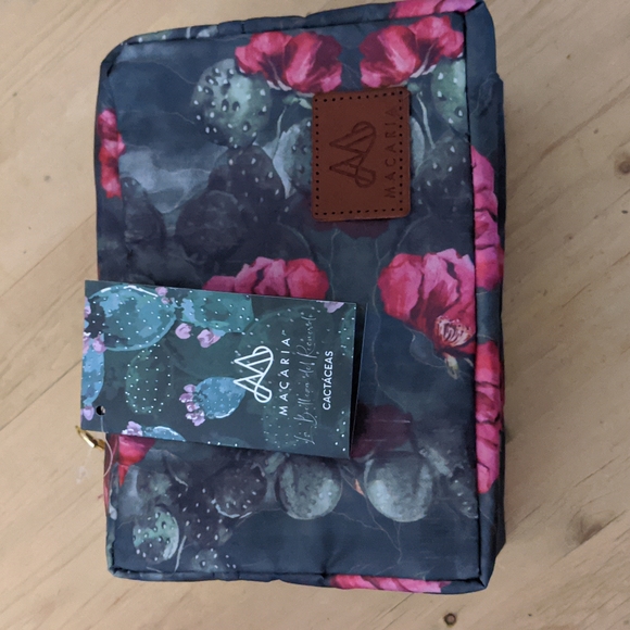 Cosmetics Bag - Picture 1 of 2